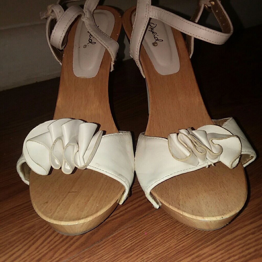 WHITE HEELS